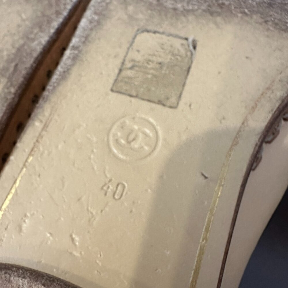 CHANEL 19C Women's Sz 40 Lambskin Beige/Black Mocassins Loafers W/Box - Picture 14 of 16